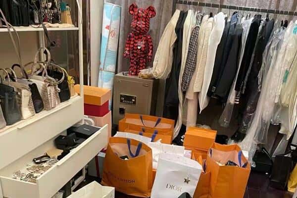 桑珠孜区回收一线品牌衣服